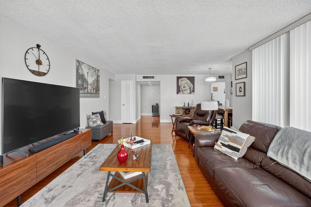 For Sale: $249,000 (2 beds, 2 baths, 1605 Square Feet)