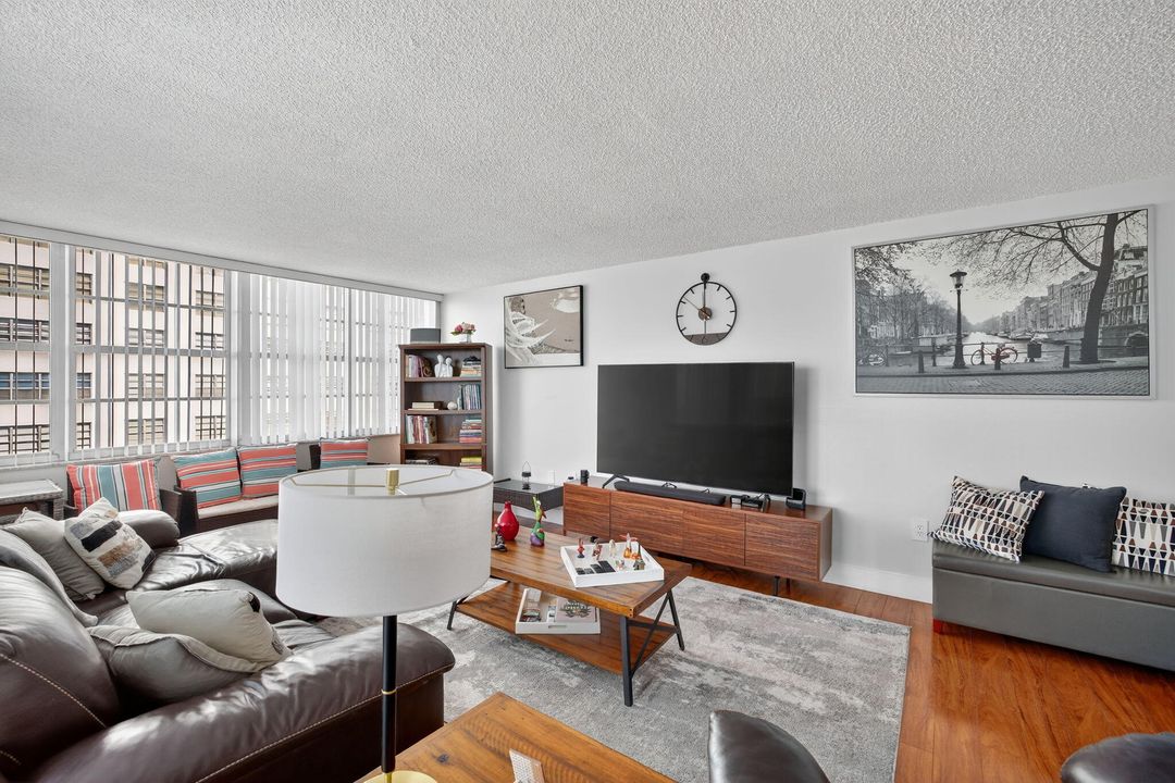 For Sale: $249,000 (2 beds, 2 baths, 1605 Square Feet)