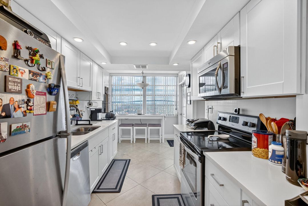 For Sale: $249,000 (2 beds, 2 baths, 1605 Square Feet)