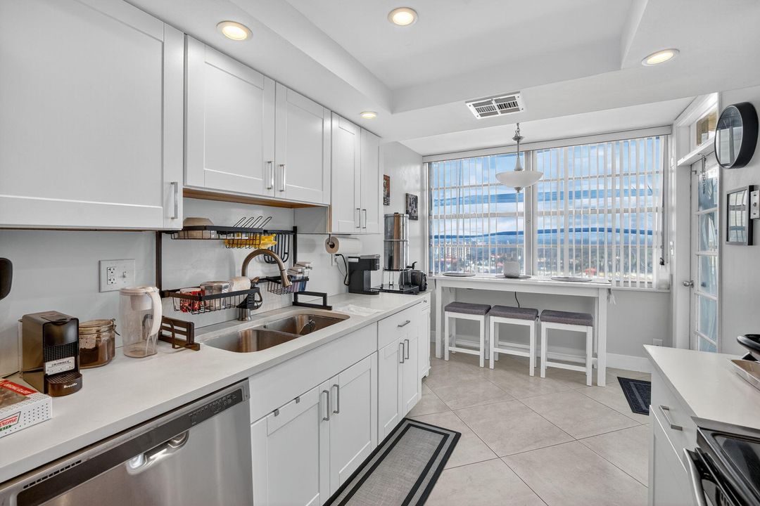 For Sale: $249,000 (2 beds, 2 baths, 1605 Square Feet)