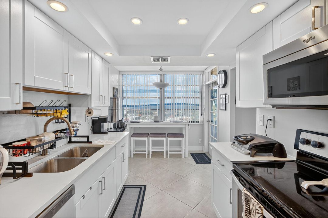 For Sale: $249,000 (2 beds, 2 baths, 1605 Square Feet)