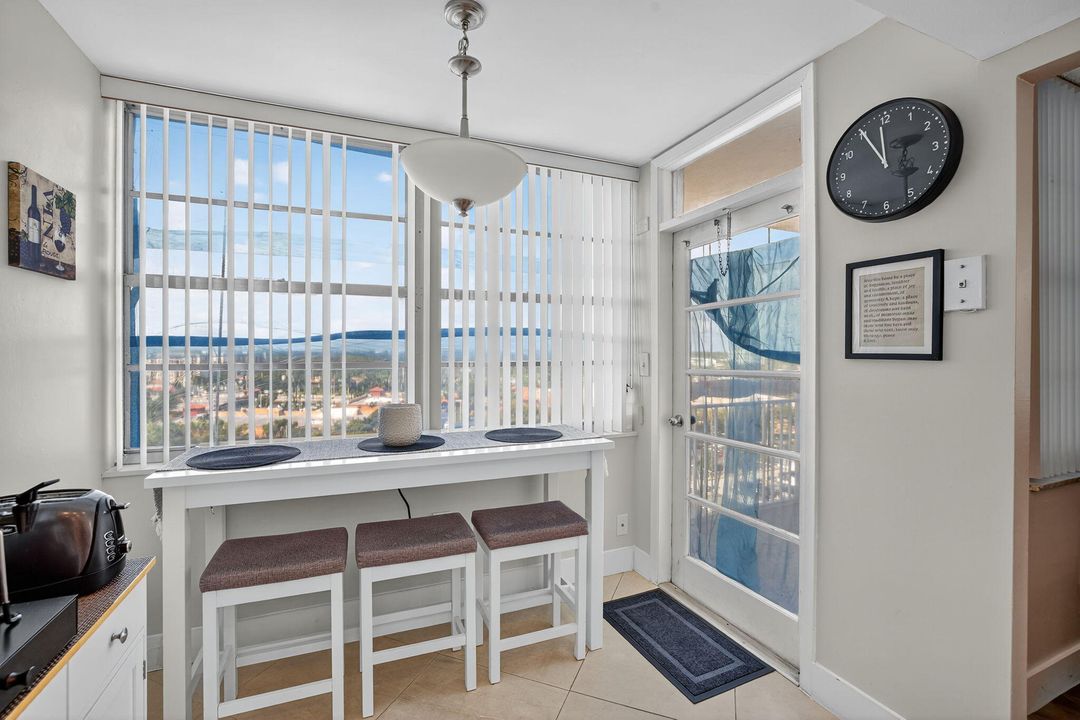 For Sale: $249,000 (2 beds, 2 baths, 1605 Square Feet)