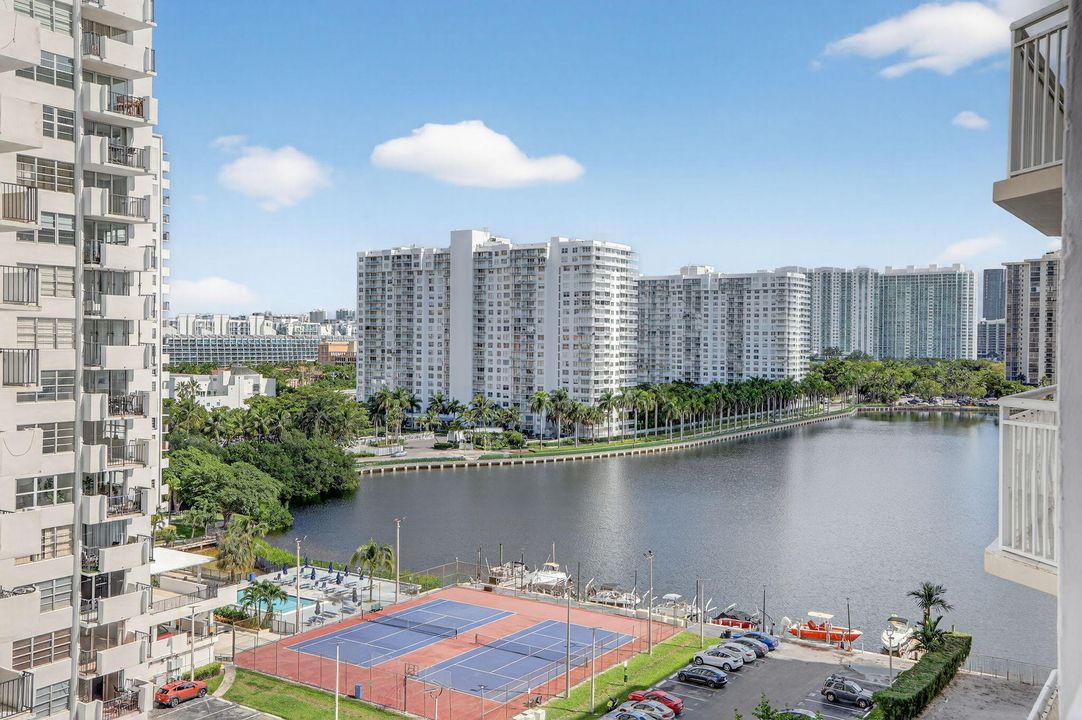 For Sale: $249,000 (2 beds, 2 baths, 1605 Square Feet)