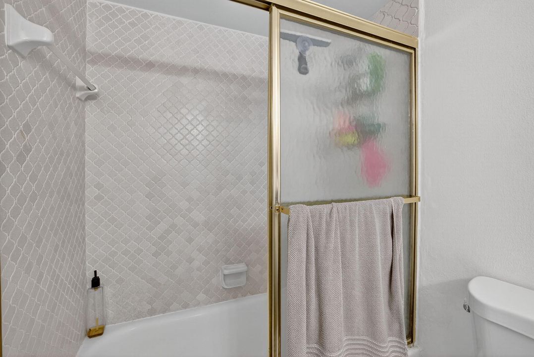 For Sale: $249,000 (2 beds, 2 baths, 1605 Square Feet)