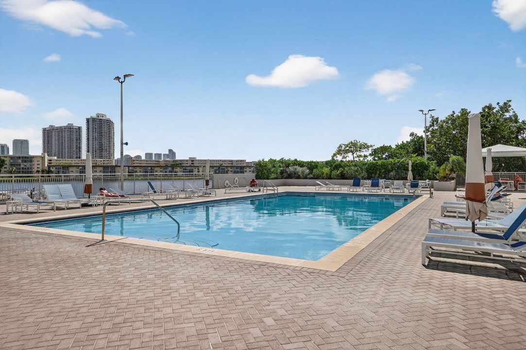 For Sale: $249,000 (2 beds, 2 baths, 1605 Square Feet)