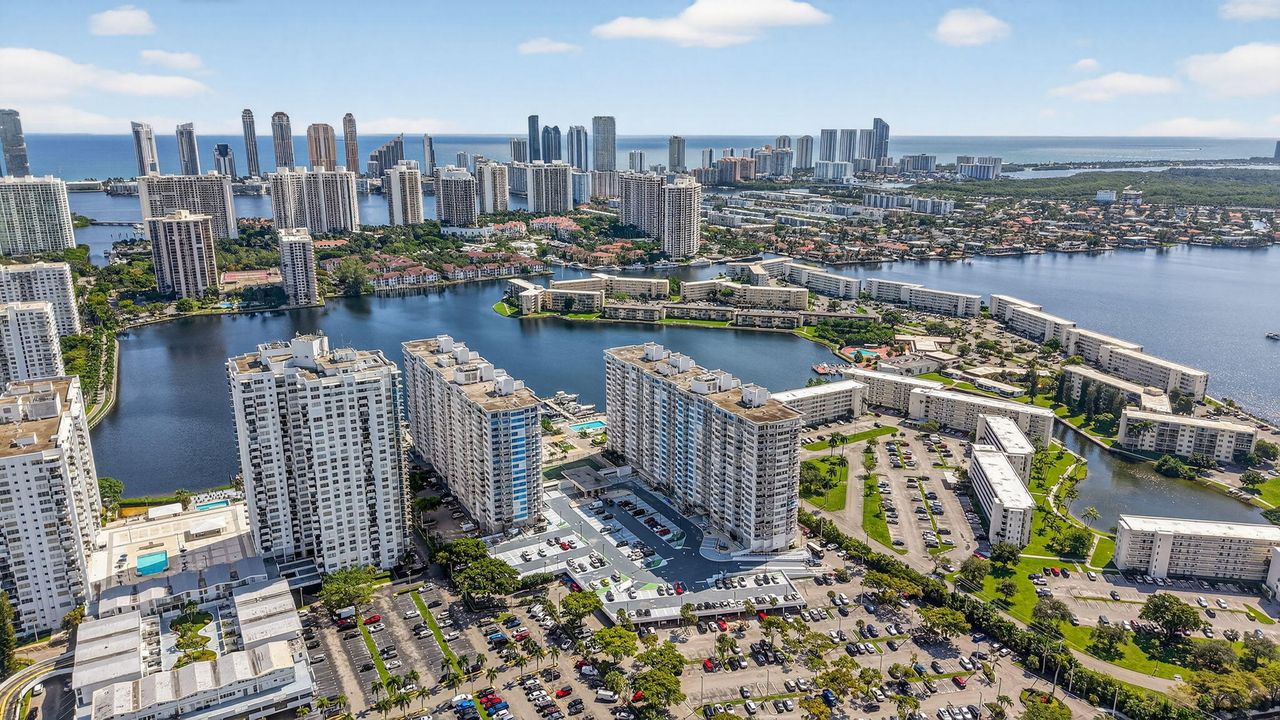 For Sale: $249,000 (2 beds, 2 baths, 1605 Square Feet)