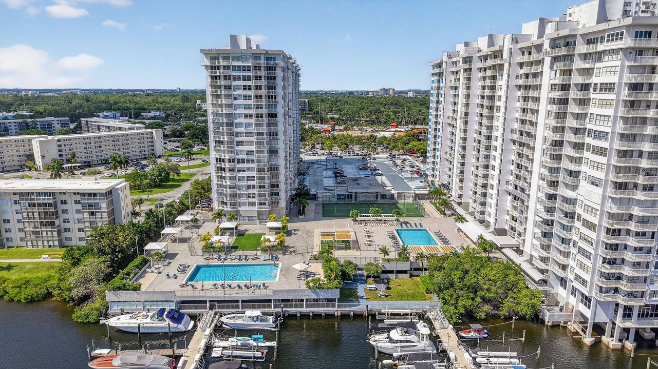 For Sale: $249,000 (2 beds, 2 baths, 1605 Square Feet)