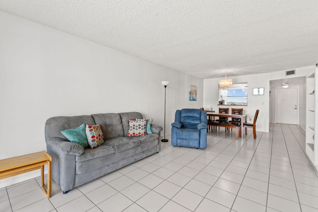 En Venta: $355,000 (2 camas, 2 baños, 1023 Pies cuadrados)