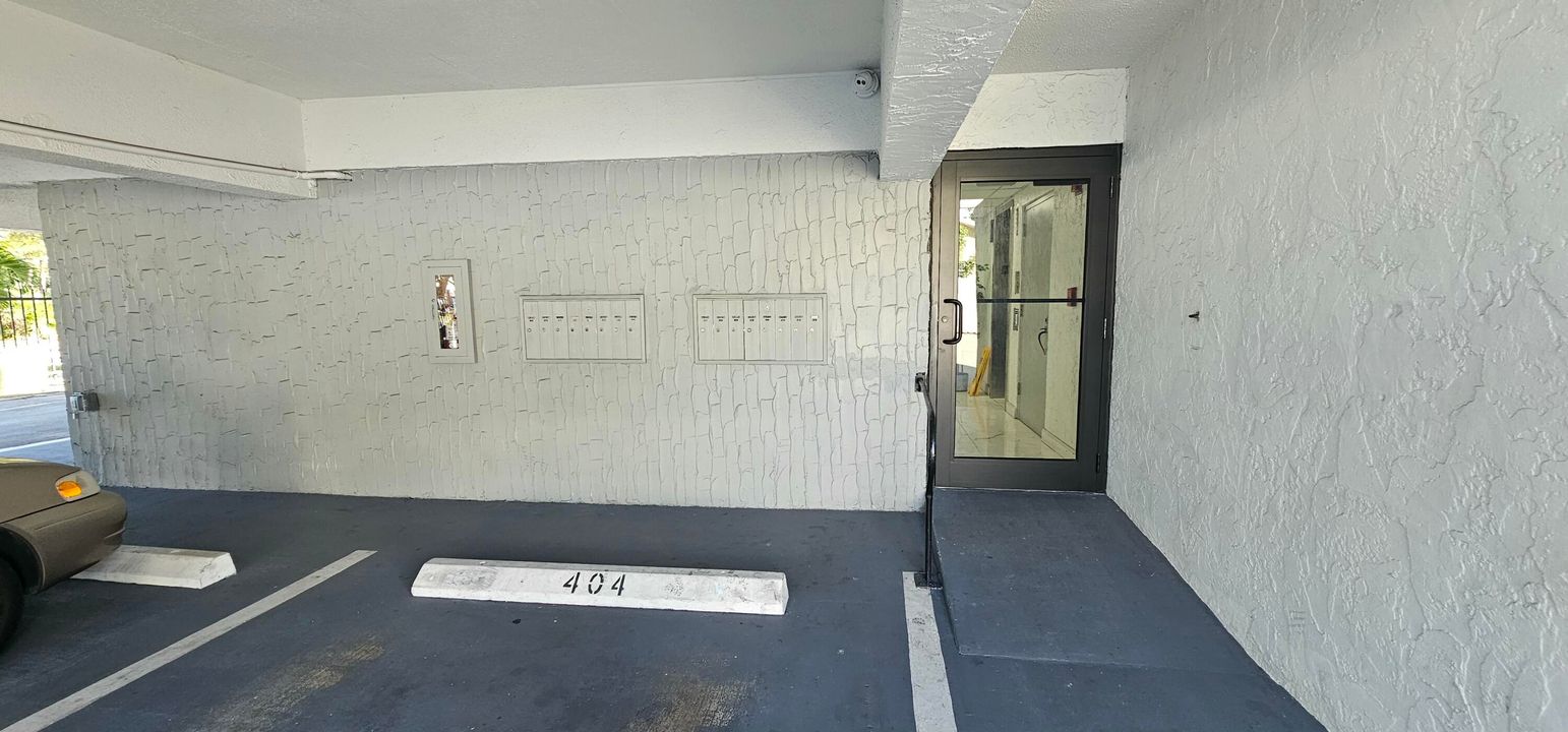 出租: $2,200 (2 贝兹, 1 浴室, 790 平方英尺)