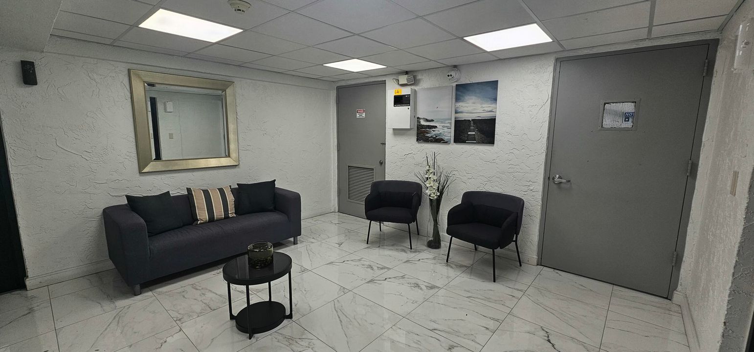 出租: $2,200 (2 贝兹, 1 浴室, 790 平方英尺)