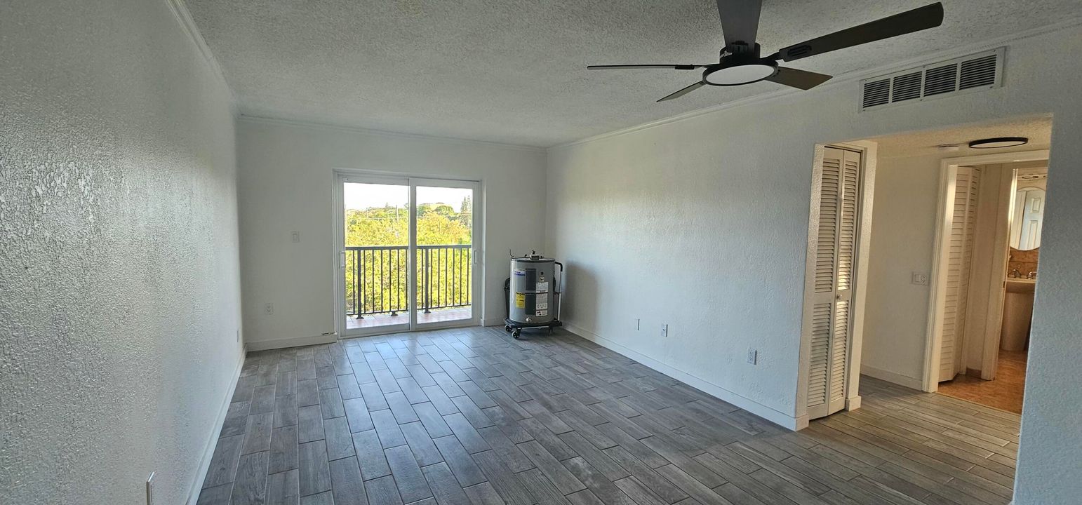 出租: $2,200 (2 贝兹, 1 浴室, 790 平方英尺)