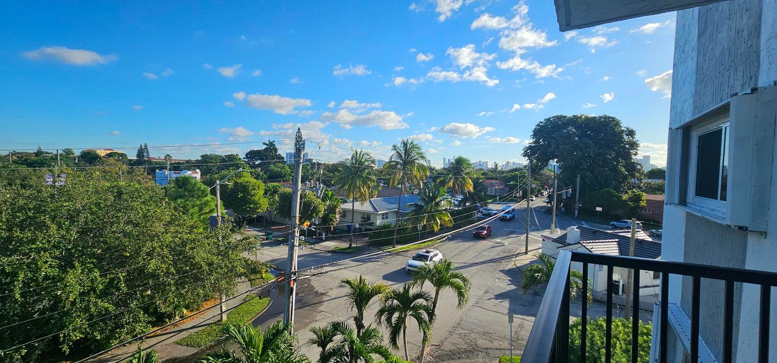 出租: $2,200 (2 贝兹, 1 浴室, 790 平方英尺)