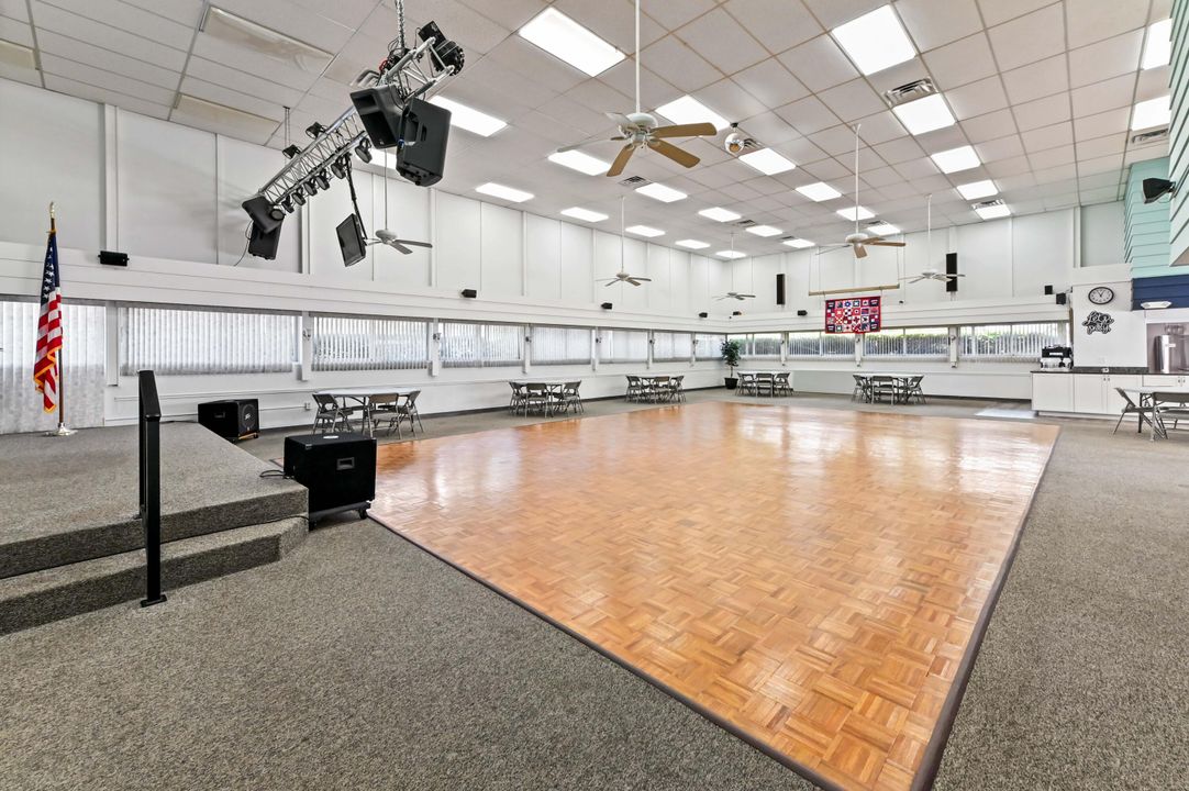 待售: $169,900 (2 贝兹, 2 浴室, 1089 平方英尺)