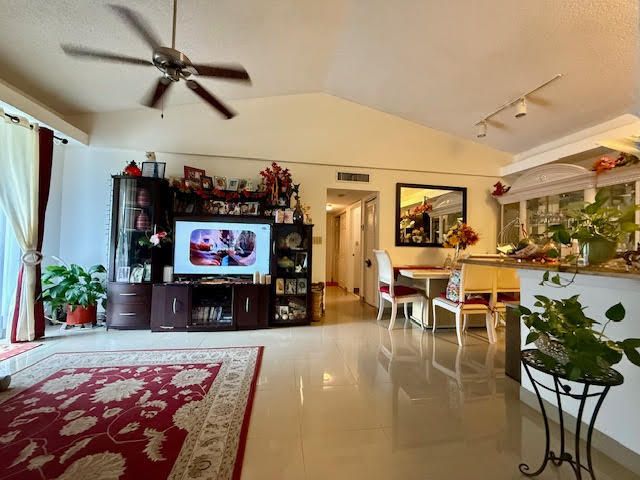 For Sale: $249,000 (2 beds, 1 baths, 1227 Square Feet)