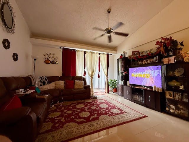 For Sale: $249,000 (2 beds, 1 baths, 1227 Square Feet)