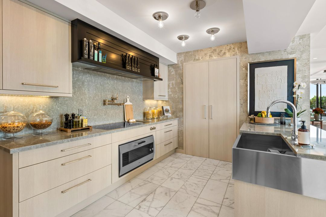 For Sale: $2,695,000 (2 beds, 2 baths, 1949 Square Feet)