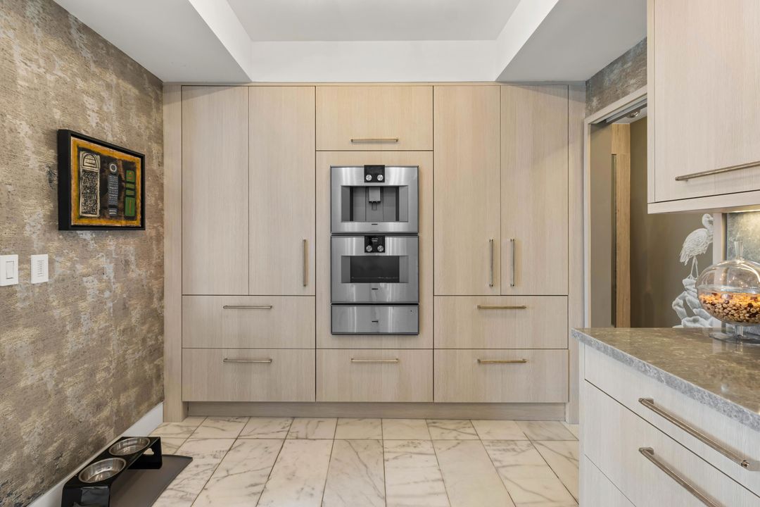 For Sale: $2,695,000 (2 beds, 2 baths, 1949 Square Feet)