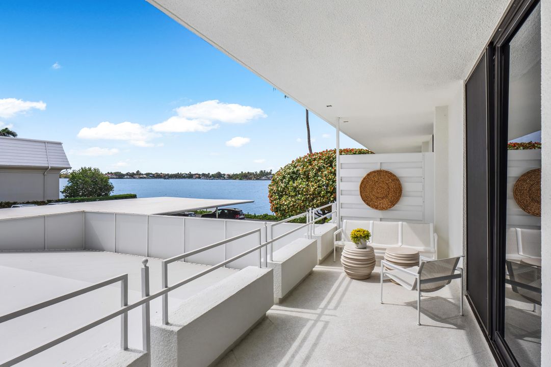 For Sale: $2,695,000 (2 beds, 2 baths, 1949 Square Feet)