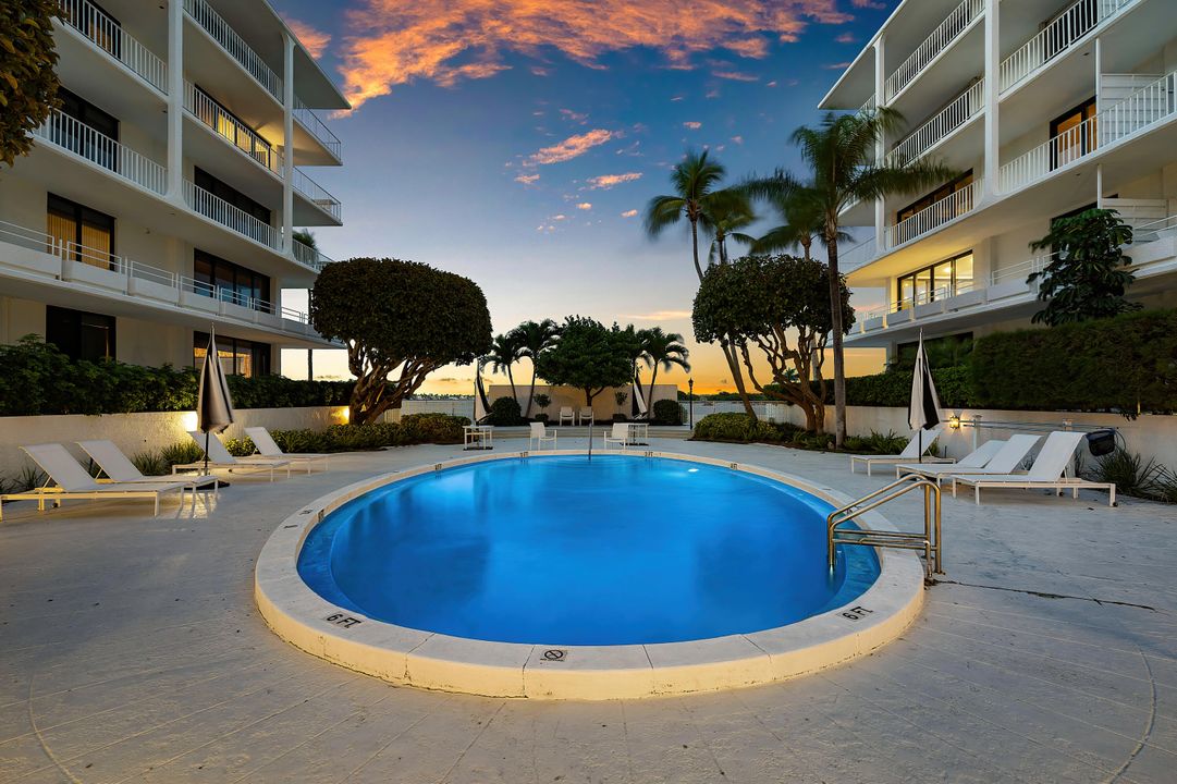 For Sale: $2,695,000 (2 beds, 2 baths, 1949 Square Feet)