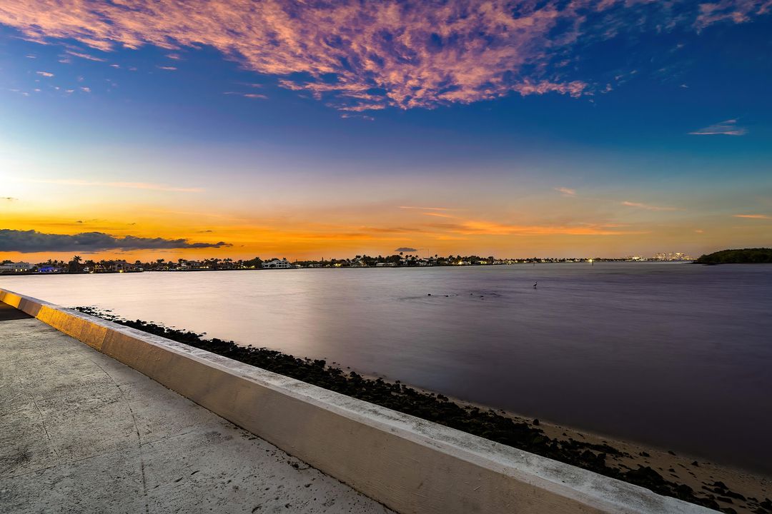 For Sale: $2,695,000 (2 beds, 2 baths, 1949 Square Feet)