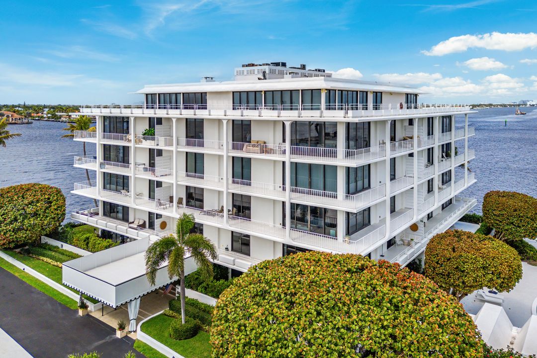 For Sale: $2,695,000 (2 beds, 2 baths, 1949 Square Feet)