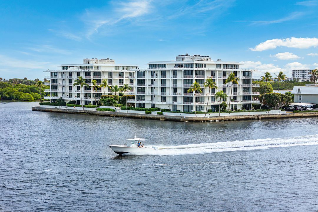 For Sale: $2,695,000 (2 beds, 2 baths, 1949 Square Feet)