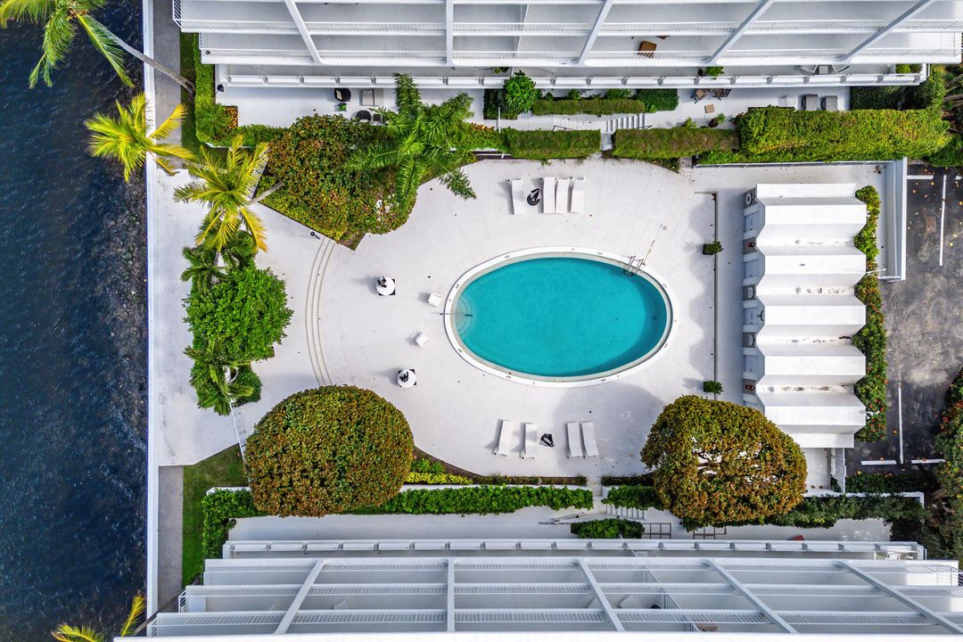 For Sale: $2,695,000 (2 beds, 2 baths, 1949 Square Feet)