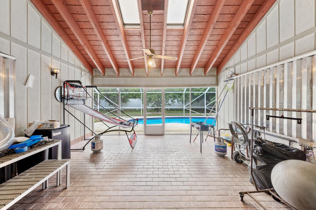 Active With Contract: $520,000 (3 beds, 2 baths, 2024 Square Feet)