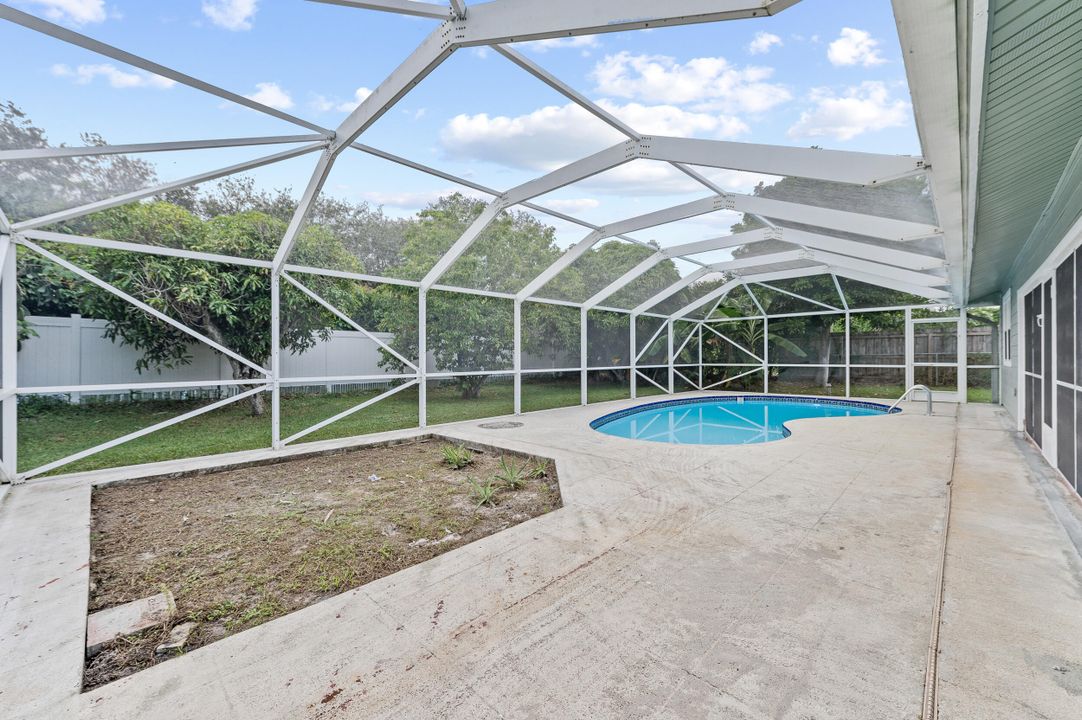 Active With Contract: $520,000 (3 beds, 2 baths, 2024 Square Feet)