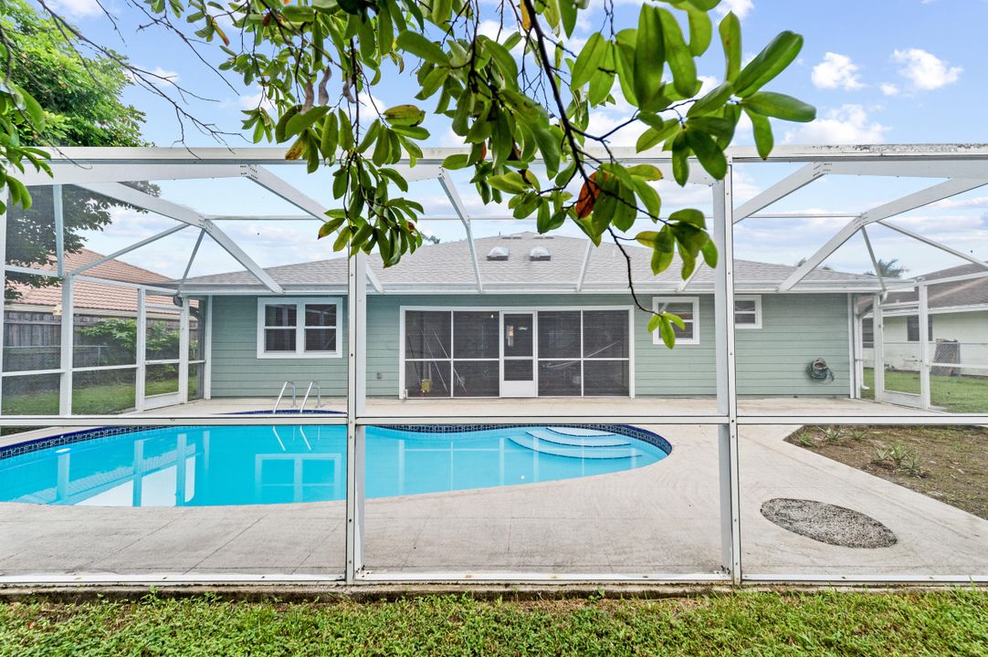 Active With Contract: $520,000 (3 beds, 2 baths, 2024 Square Feet)