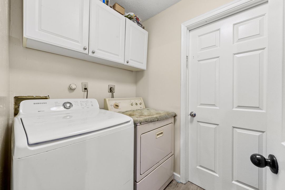 Active With Contract: $520,000 (3 beds, 2 baths, 2024 Square Feet)