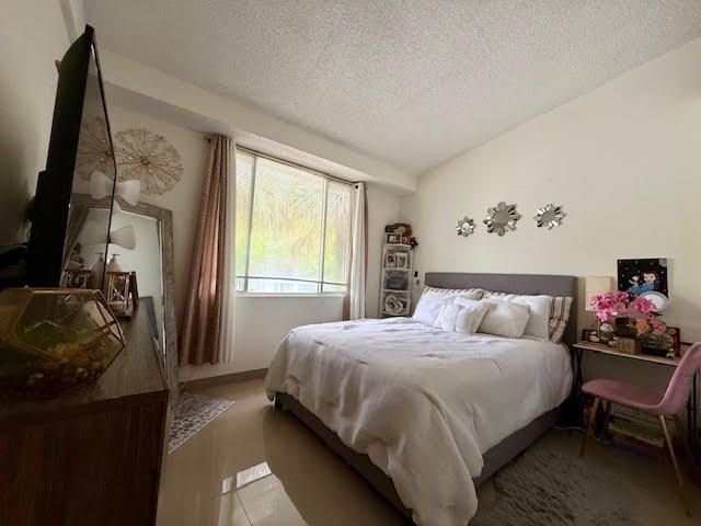 For Sale: $249,000 (2 beds, 1 baths, 1227 Square Feet)