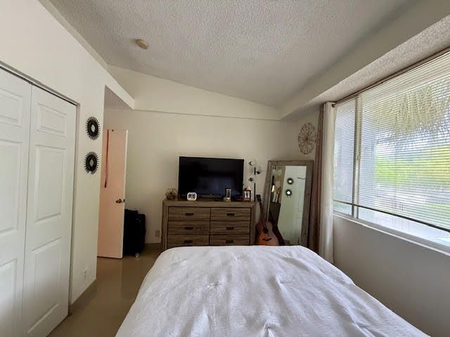 For Sale: $249,000 (2 beds, 1 baths, 1227 Square Feet)