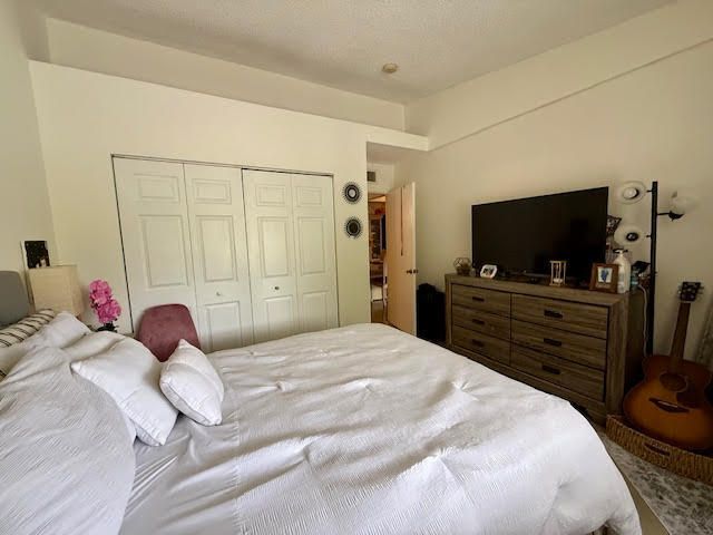 For Sale: $249,000 (2 beds, 1 baths, 1227 Square Feet)