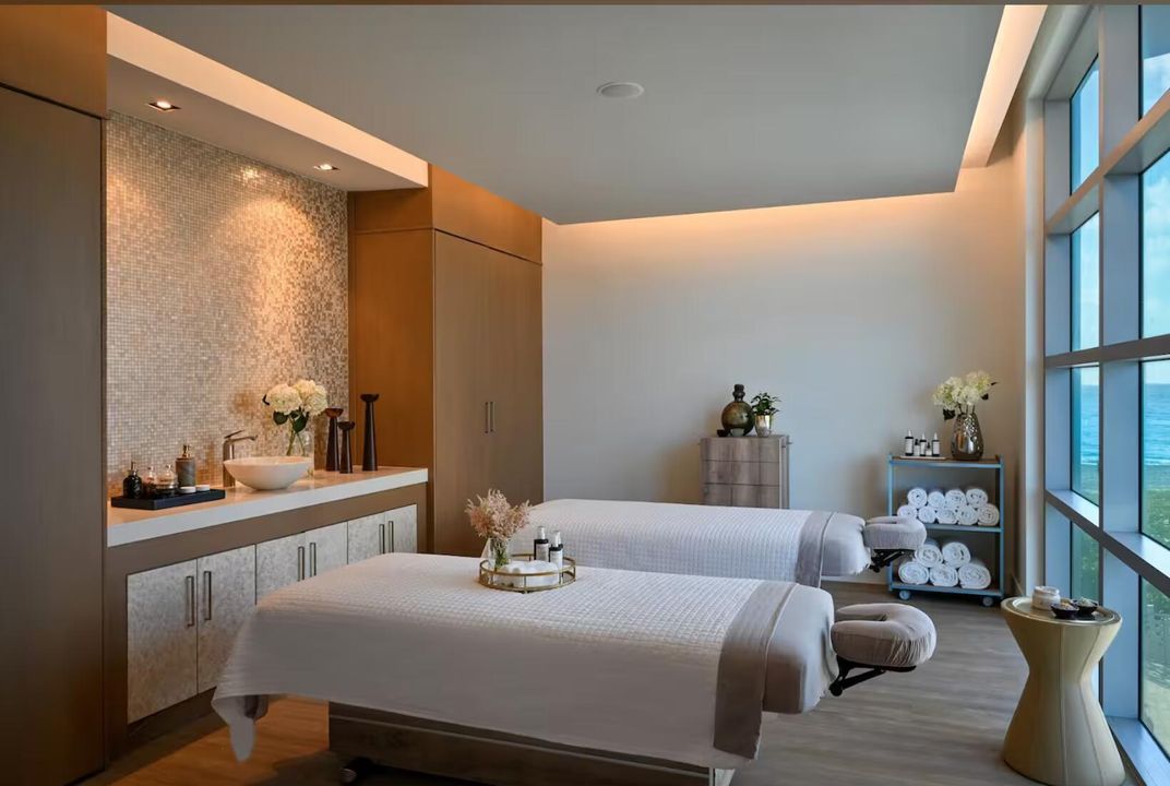 For Sale: $3,595,000 (2 beds, 2 baths, 2525 Square Feet)