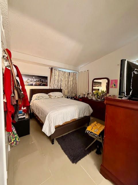 For Sale: $249,000 (2 beds, 1 baths, 1227 Square Feet)