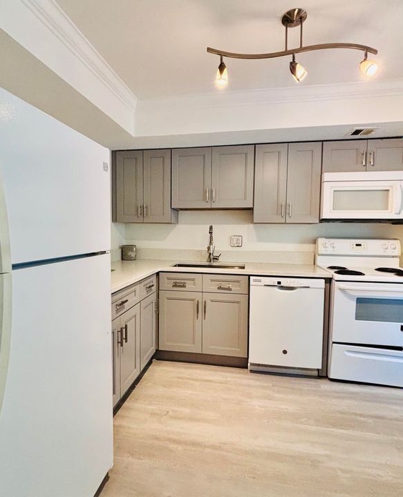 For Rent: $1,750 (1 beds, 1 baths, 860 Square Feet)