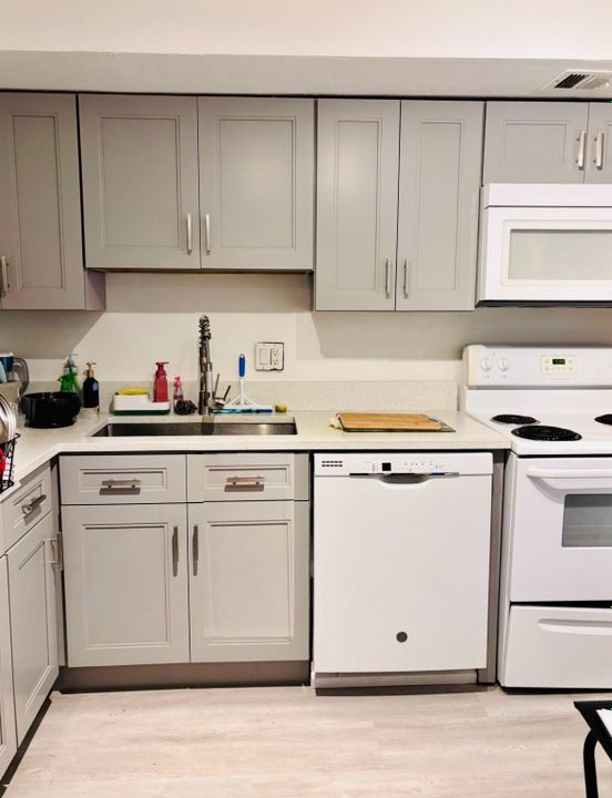 For Rent: $1,750 (1 beds, 1 baths, 860 Square Feet)