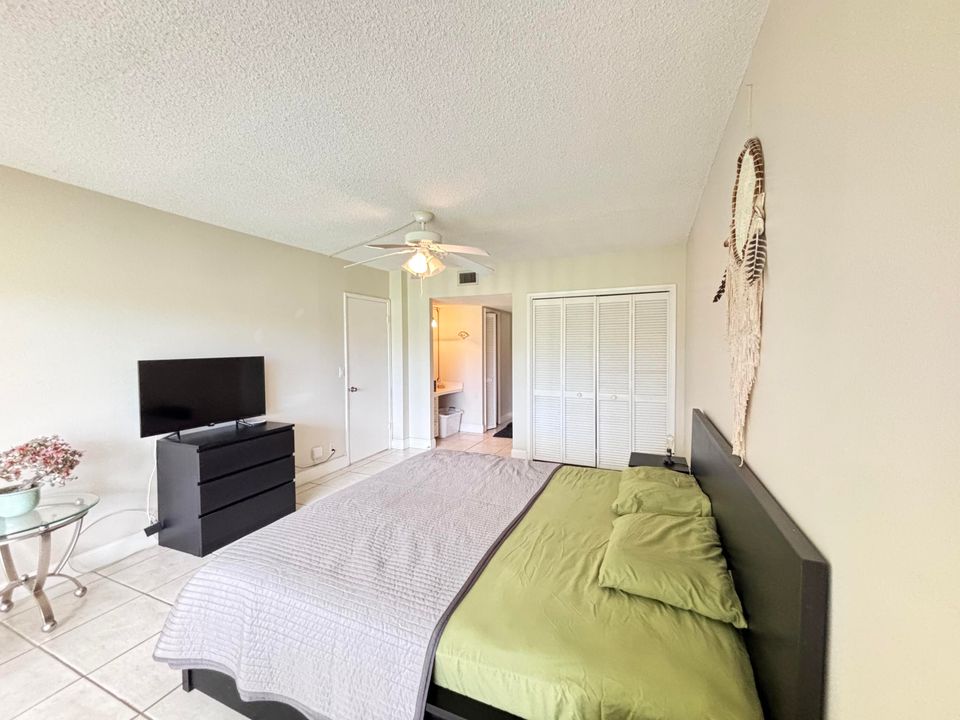 For Rent: $1,750 (1 beds, 1 baths, 860 Square Feet)