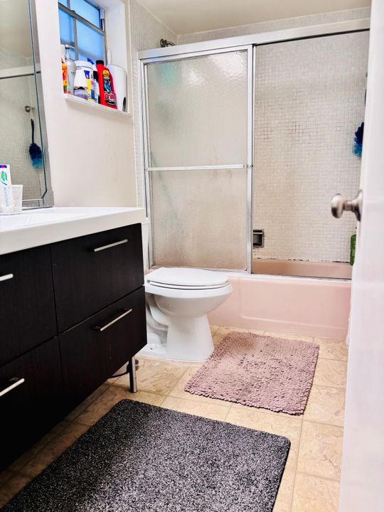 For Rent: $1,750 (1 beds, 1 baths, 860 Square Feet)