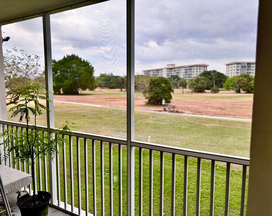 For Rent: $1,750 (1 beds, 1 baths, 860 Square Feet)