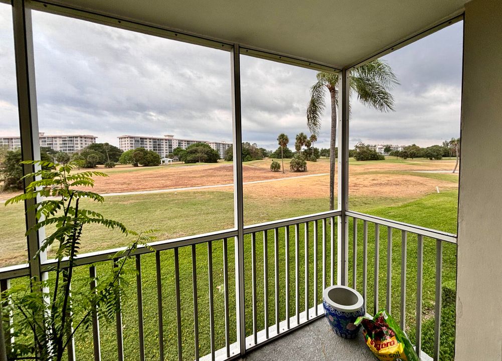 For Rent: $1,750 (1 beds, 1 baths, 860 Square Feet)