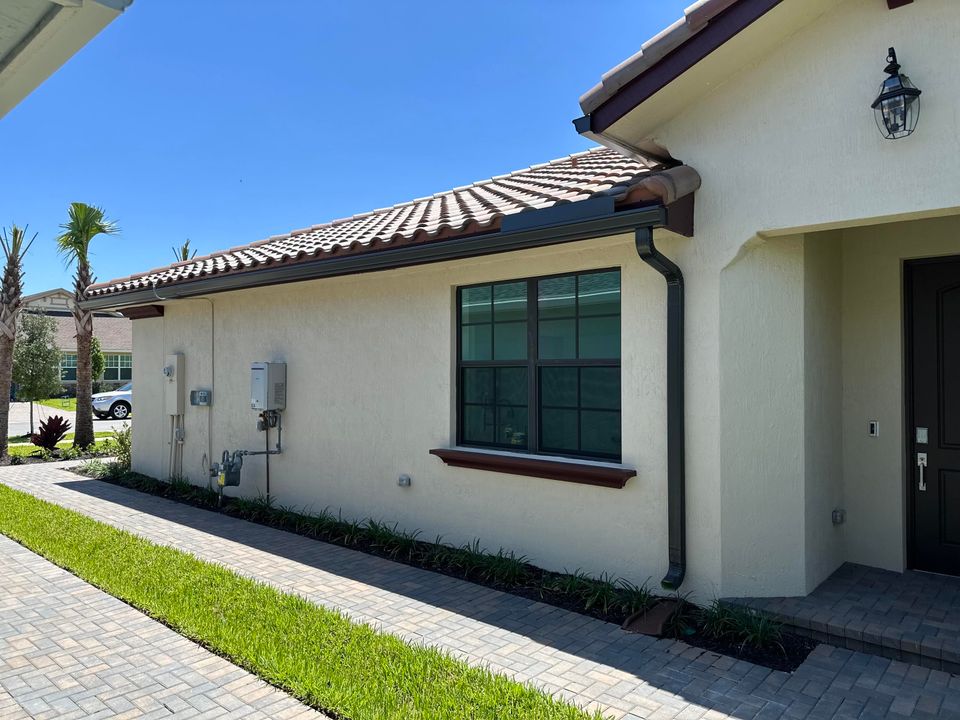 出租: $3,250 (2 贝兹, 2 浴室, 1954 平方英尺)