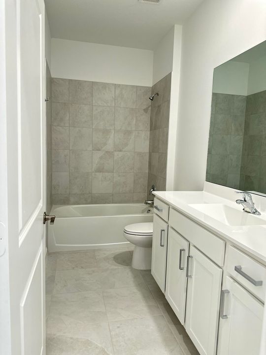 出租: $3,250 (2 贝兹, 2 浴室, 1954 平方英尺)