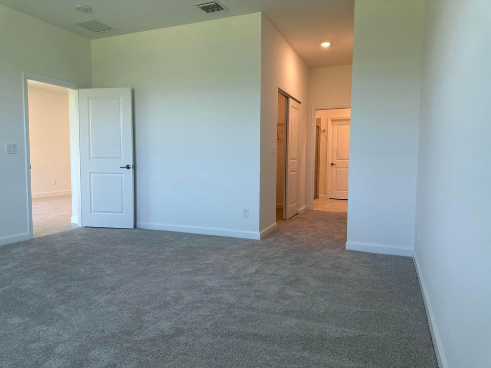 出租: $3,250 (2 贝兹, 2 浴室, 1954 平方英尺)