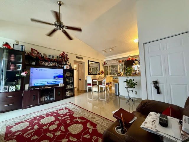 For Sale: $249,000 (2 beds, 1 baths, 1227 Square Feet)