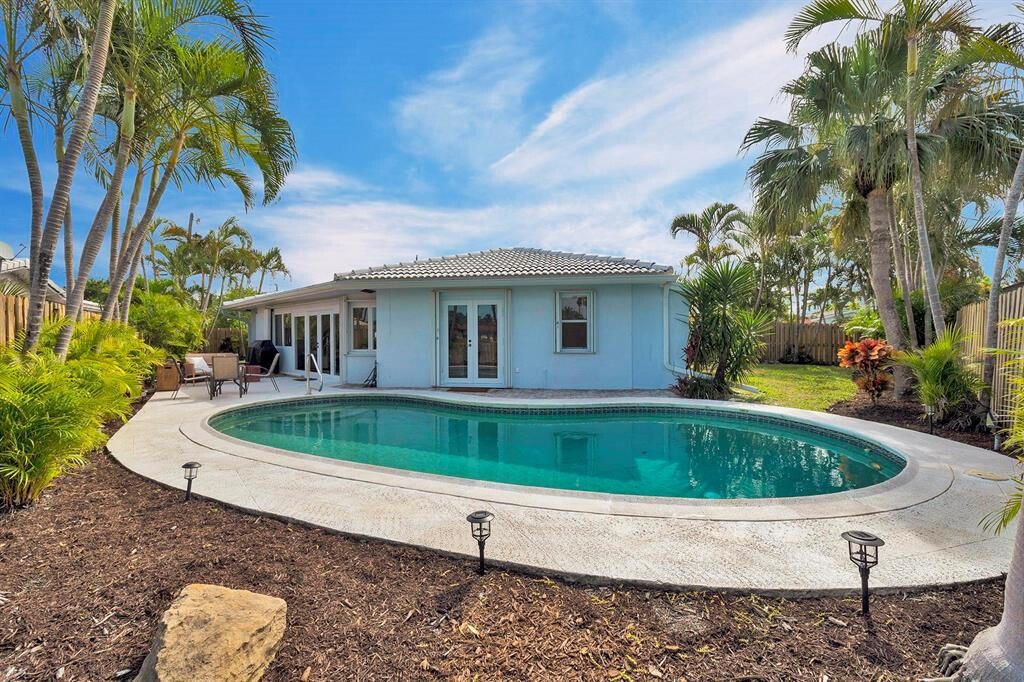 For Rent: $5,800 (2 beds, 2 baths, 1521 Square Feet)