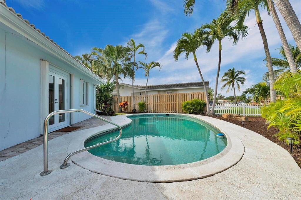 For Rent: $5,800 (2 beds, 2 baths, 1521 Square Feet)