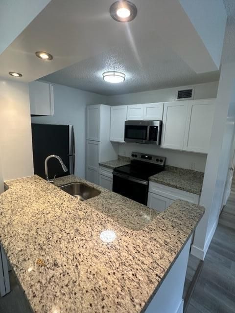 待售: $216,000 (2 贝兹, 1 浴室, 800 平方英尺)