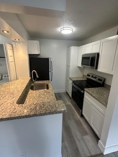 待售: $216,000 (2 贝兹, 1 浴室, 800 平方英尺)